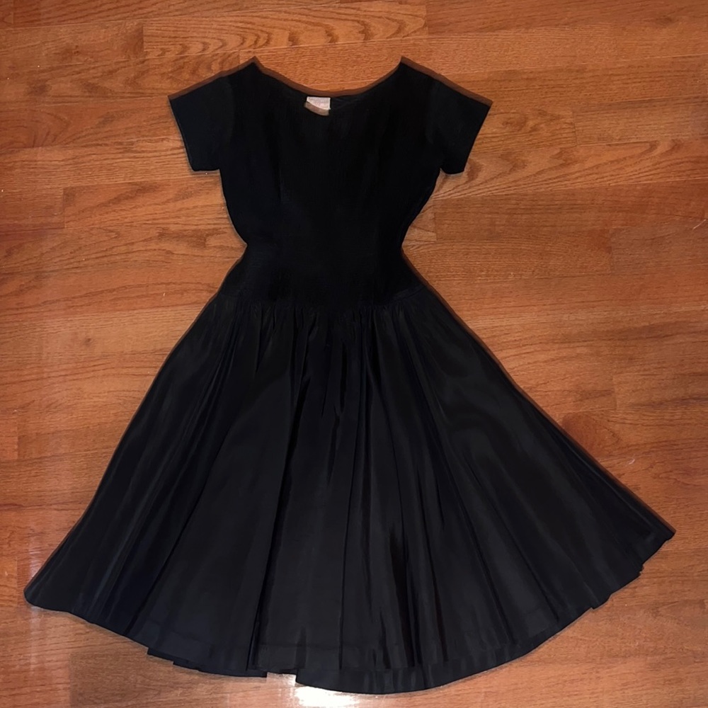 VINTAGE 1940/1950s Gown Dress Round Skirt